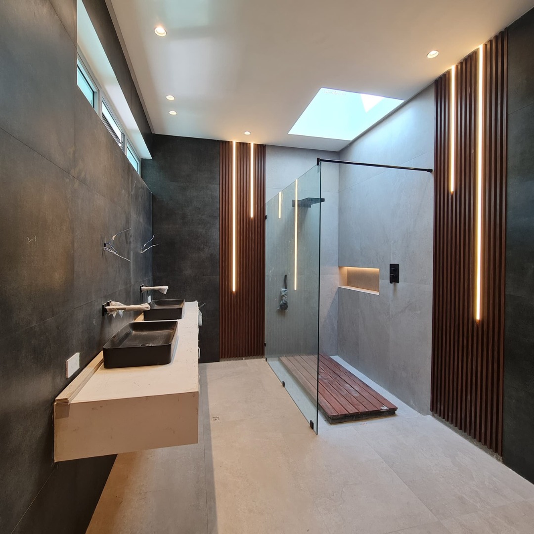 Modern and Spacious Family Home in Altos de Guaparo